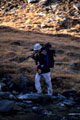 <center>Le portage n'est pas toujours aisé mais les longues focales et le lourd trépied sont des plus utiles pour surprendre les animaux en évitant de trop les approcher au risque de les effrayer. photographe alpes grand paradis 